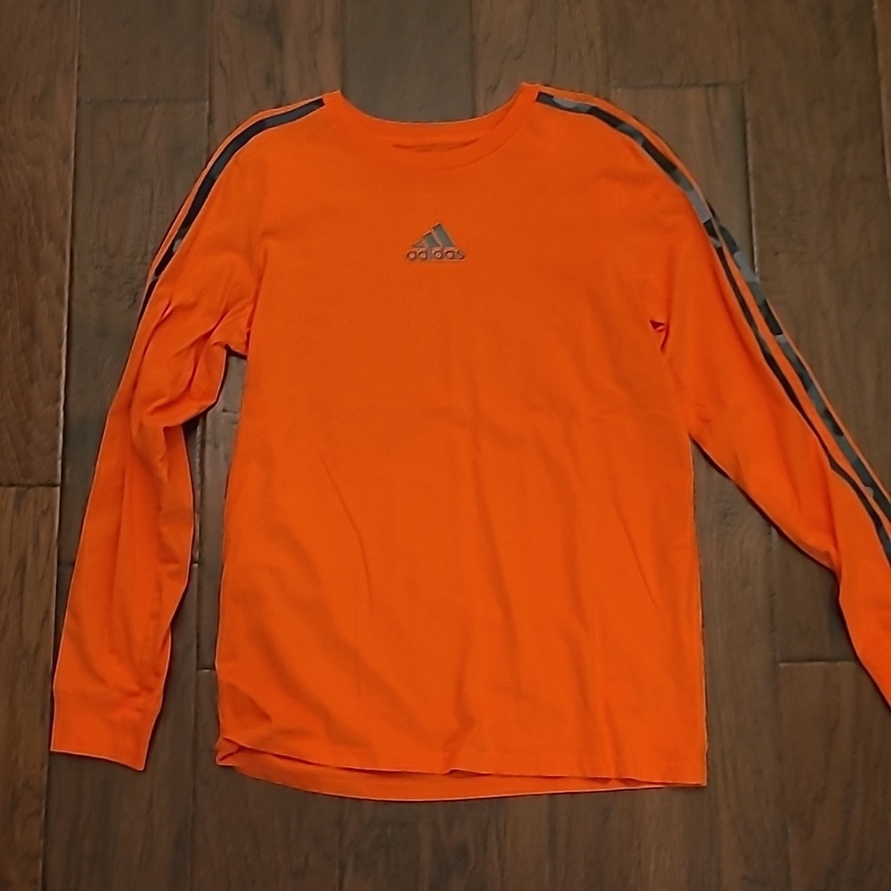 Adidas boy's orange shirt with camo striped sleeves size Large 14/16